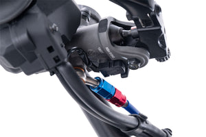 PLOT SWAGE-LINE PRO FRONT BRAKE HOSE KIT BI-PIECE RED AND BLUE ALUMINUM FITTINGS BLACK SMOKE HOSE FOR HONDA CB1000F BREMBO MASTER CYLINDER SPEC SAPB0066FB
