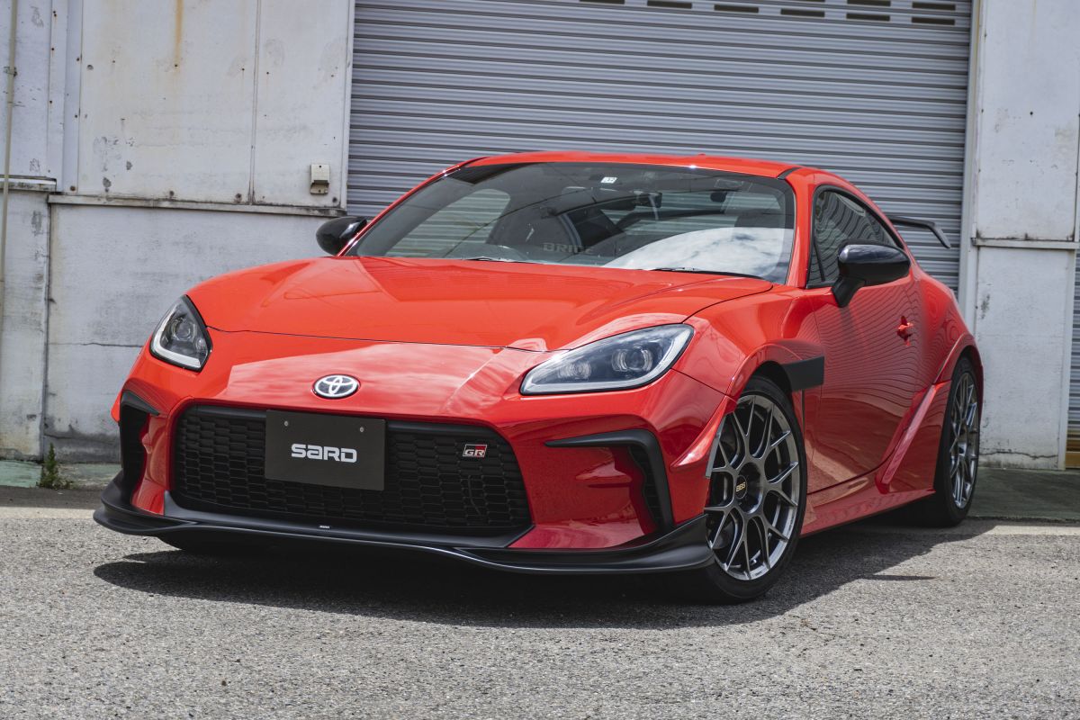 SARD GT1 FRONT HALF SPOILER CARBON CLEAR COATED FOR TOYOTA GR YARIS GXPA16 81212