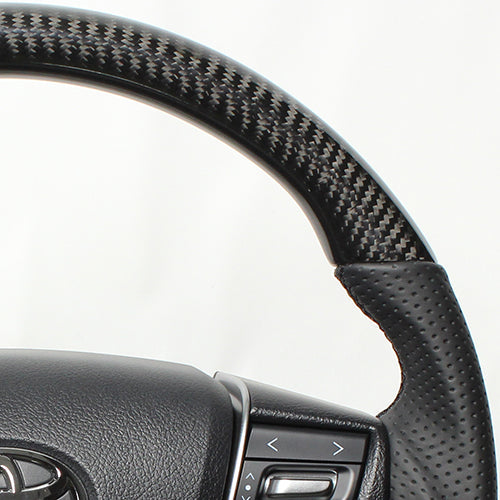 REAL PREMIUM SERIES ROUND SHAPE BLACK CARBON BLACK EURO STITCH STEERING WHEEL FOR TOYOTA CROWN MAJESTA 210  H30P-BKC-BK