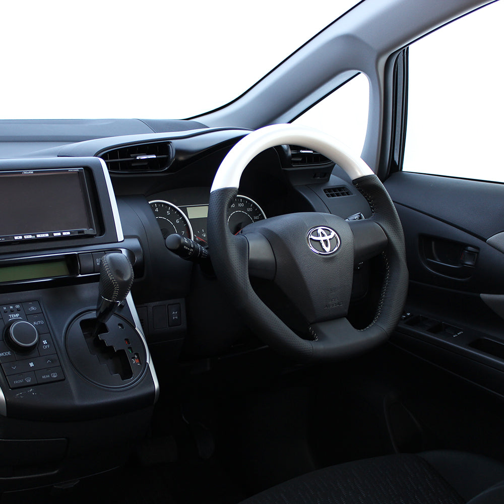 REAL ORIGINAL SERIES D SHAPE PEARL WHITE SILVER STITCH STEERING WHEEL FOR TOYOTA VOXY 70 : KOUKI 3 SPOKE TYPE E20-WHW-SL
