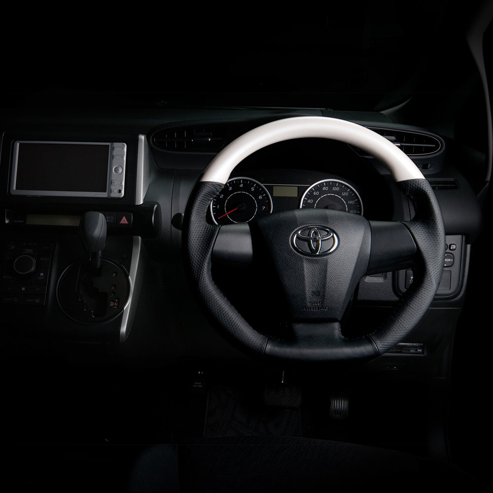 REAL ORIGINAL SERIES D SHAPE PEARL WHITE SILVER STITCH STEERING WHEEL FOR TOYOTA AURIS 150 : KOUKI  E20-WHW-SL