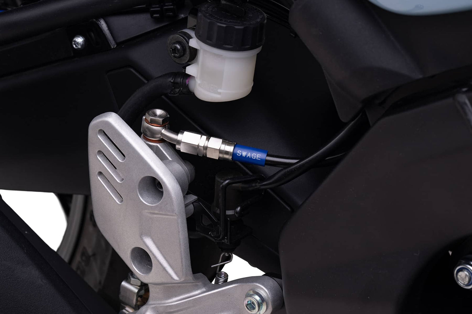 PLOT SWAGE-LINE PRO REAR BRAKE HOSE KIT BLACK STAINLESS STEEL FITTINGS CLEAR HOSE FOR YAMAHA XSR125 BTP384R