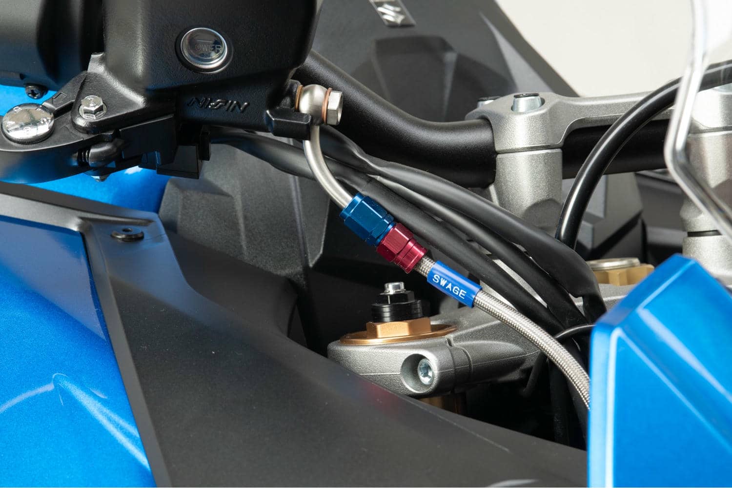 PLOT SWAGE-LINE PRO FRONT BRAKE HOSE KIT TRI-PIECE RED AND BLUE ALUMINUM FITTINGS CLEAR HOSE FOR SUZUKI GSX-S1000GT SAP550FT