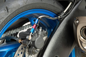 PLOT SWAGE-LINE PRO REAR BRAKE HOSE KIT RED AND BLUE ALUMINUM FITTINGS BLACK SMOKE HOSE FOR SUZUKI GSX-S1000GT SAPB550R