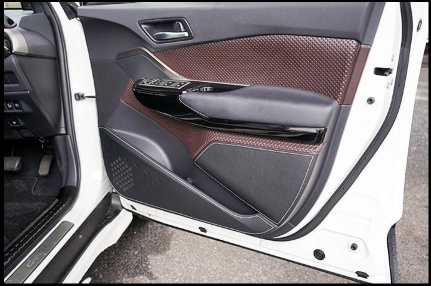 TOMS DOOR KICK PROTECTOR For C-HR ZYX1 NGX5 08471-TZX10