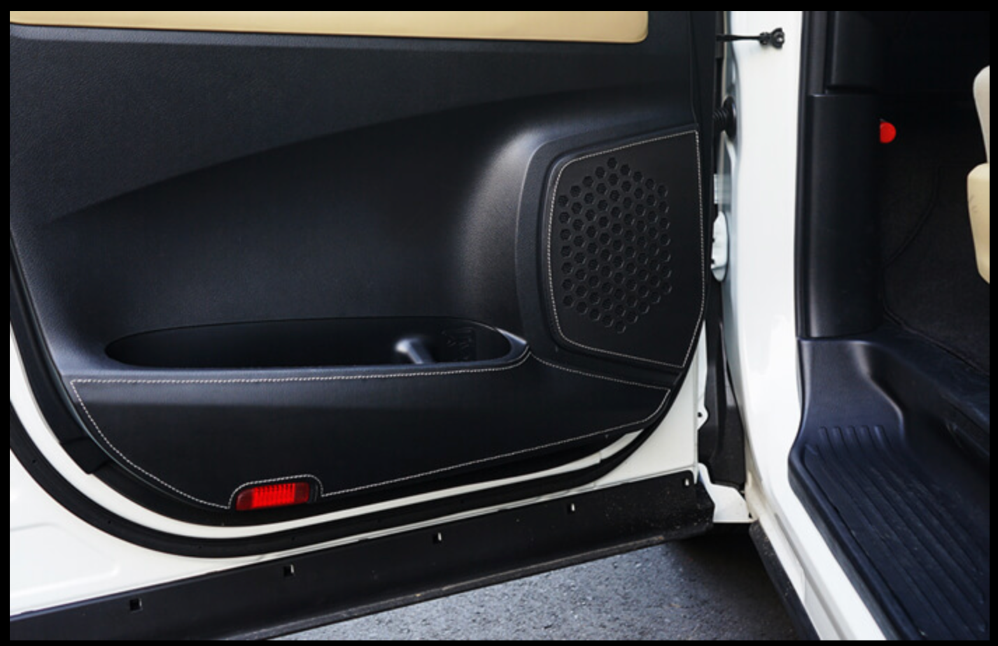 TOMS DOOR KICK PROTECTOR For HIACE GDH2 KDH2 TRH2 08471-TTH20