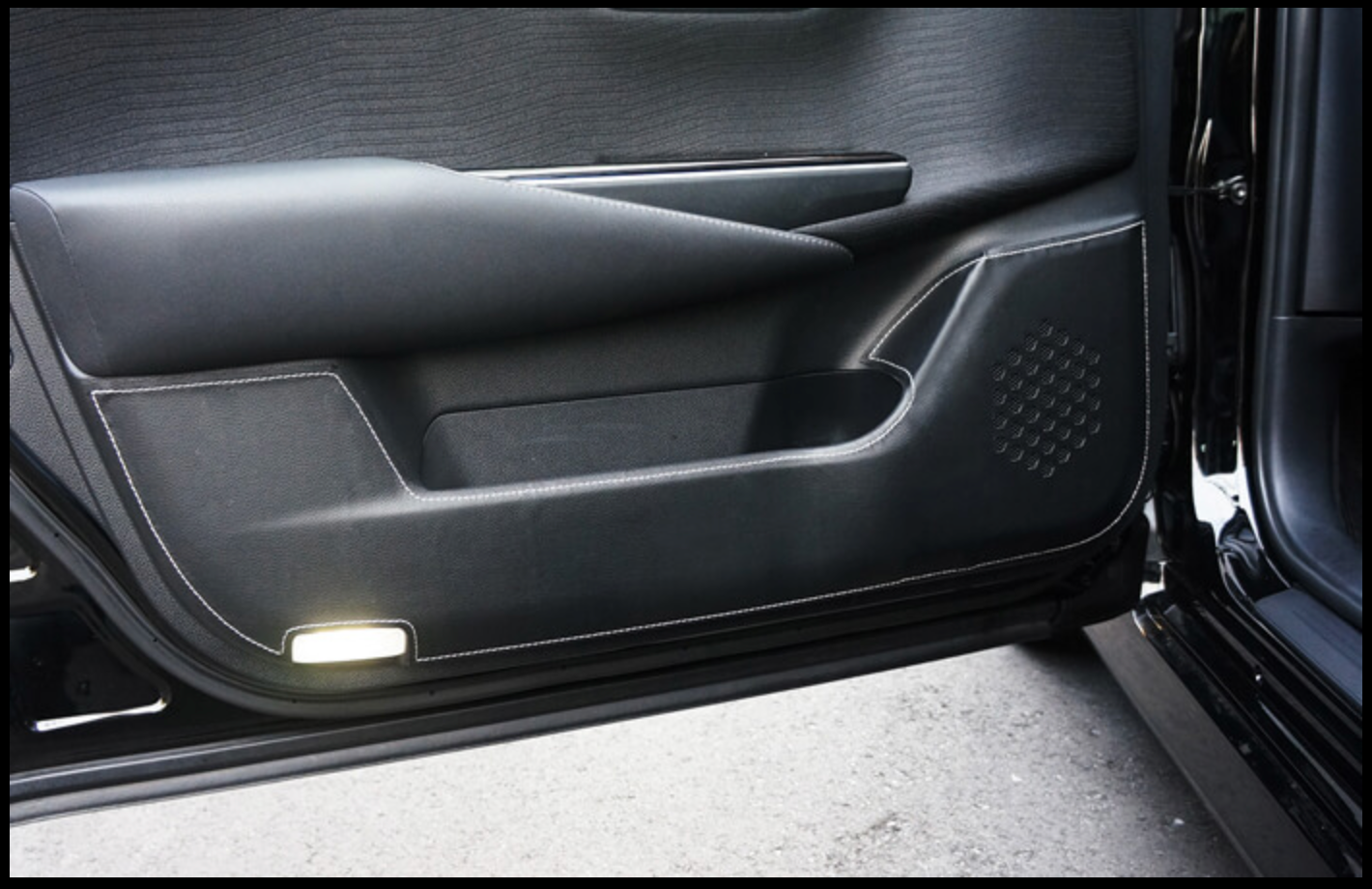 TOMS DOOR KICK PROTECTOR For CROWN GWS224 AZSH20 ARS220 08471-TAS22