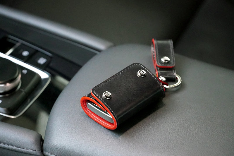AUTOEXE LEATHER KEY HOLDER FRAGMENT CASE BLACK AND RED COLOR MAA0005