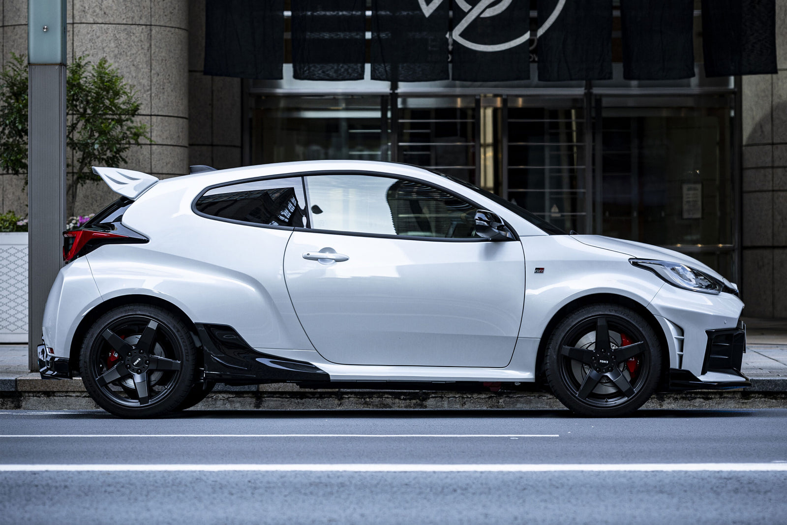 TOMS SIDE EDGE ATTACHMENT BLACK 202 FOR TOYOTA GR YARIS GXPA16 KOUKI 51084-TPA18-B