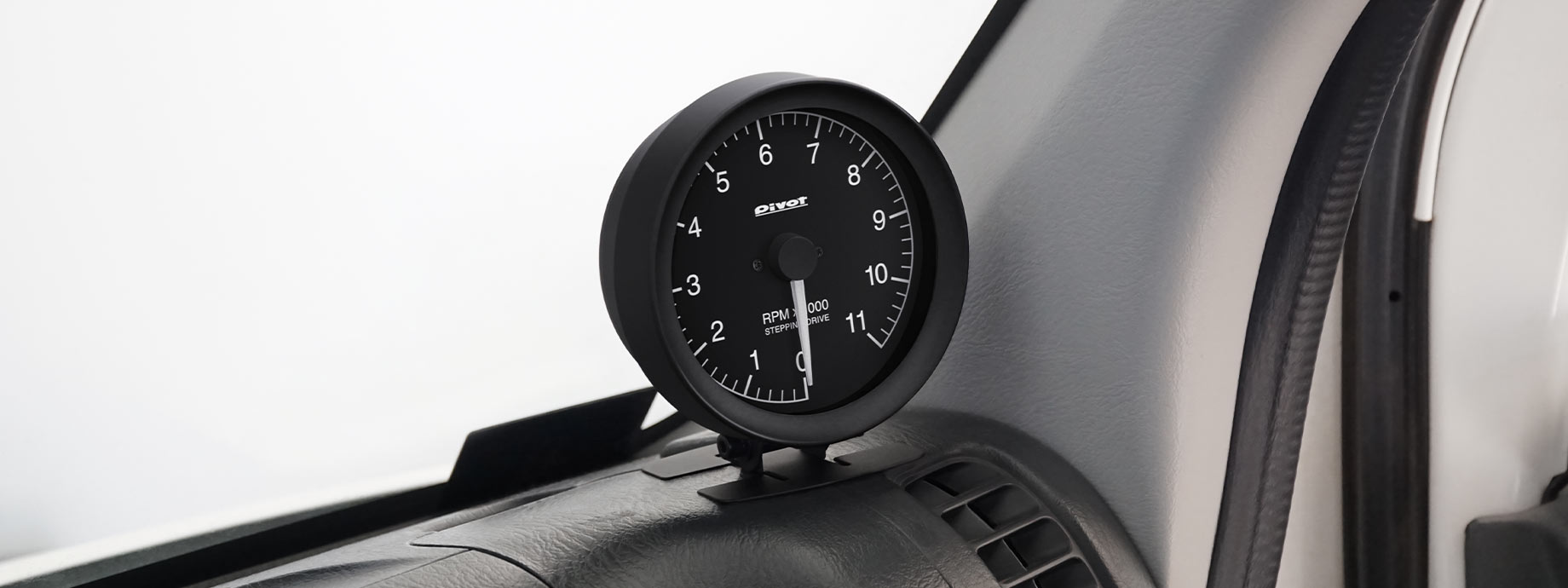 PIVOT GT GAUGE-80 TACHOMETER GAUGE WHITE LIGHT GST-8